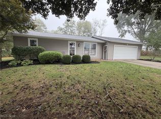 161 York Dr SE, New Philadelphia, OH 44663