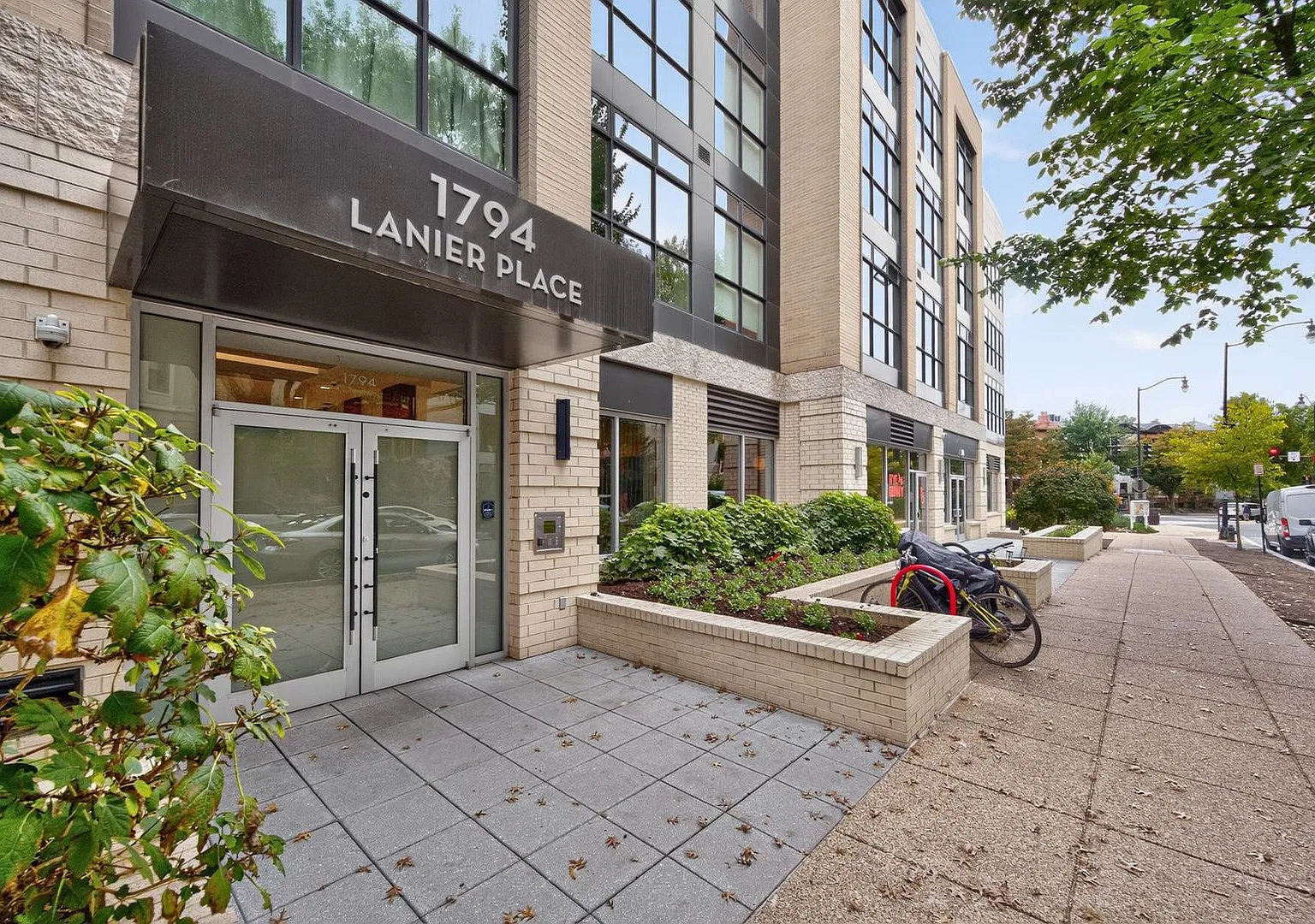 Charming 1 Bed in Adams Morgan | Cool Rooftop, Garage Parking Available! — Photo 1