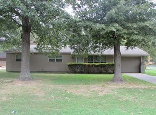 1302 S Lowe St, Stuttgart, AR 72160