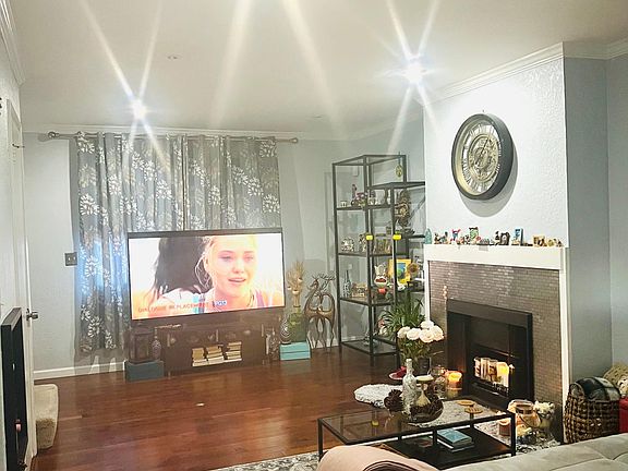 2nd image of 506 N Mar Vista Ave APT 2