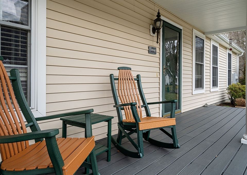 1st image of 30 Twin Brooks Dr
