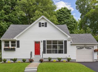 17 Dartmouth Ln, Danbury, CT 06810