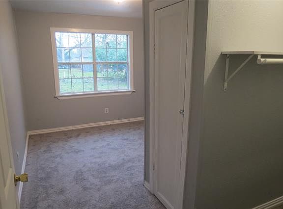5th image of 307 Whippoorwill Ave