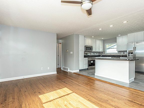 5th image of 471 Flintwood Dr