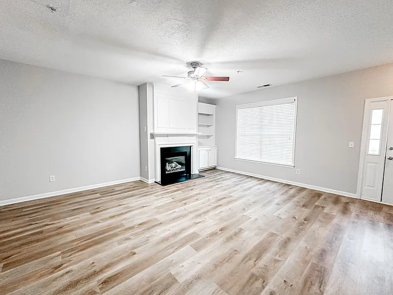 139 Riverstone Commons Cir — Photo 3
