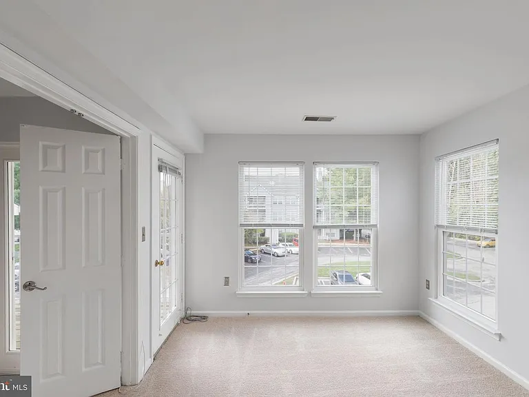 4406 Silverbrook Ln #302 — Photo 4
