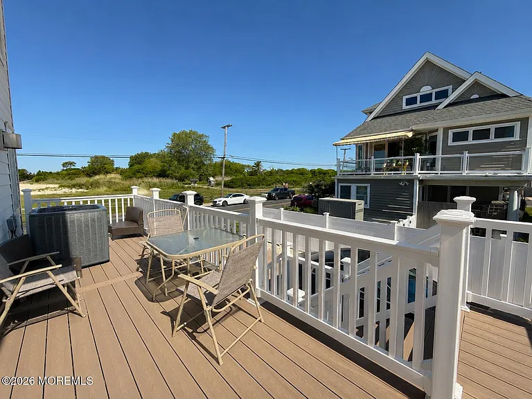 550 Whiting Ave — Photo 23