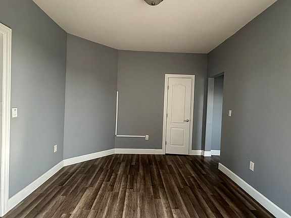5th image of 143 Duncan Ave #14E