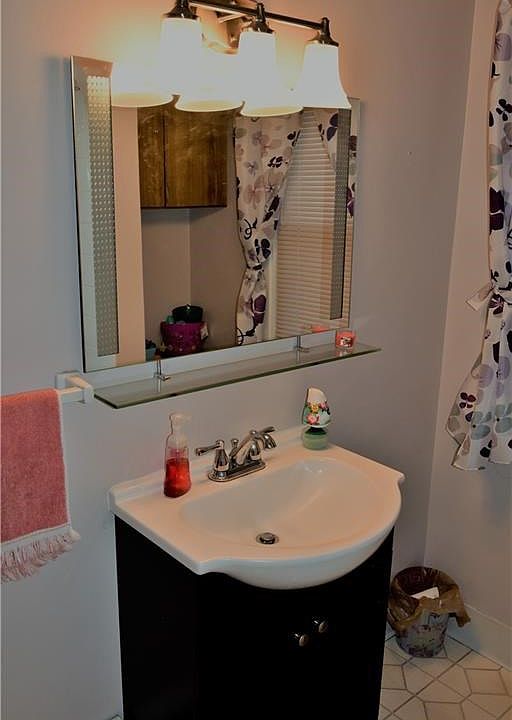2nd image of 1002 Quentin Rd