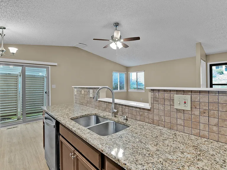4618 Excalibur Ct — Photo 19