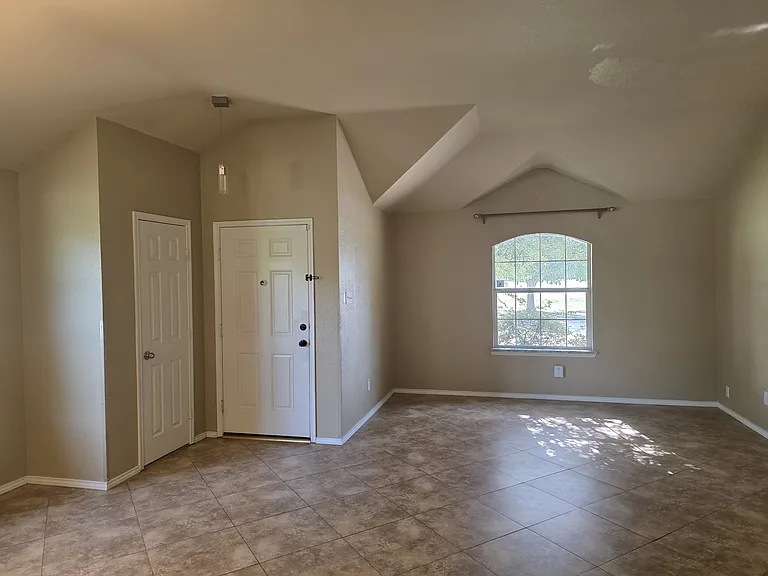 12112 Lamington Dr — Photo 2