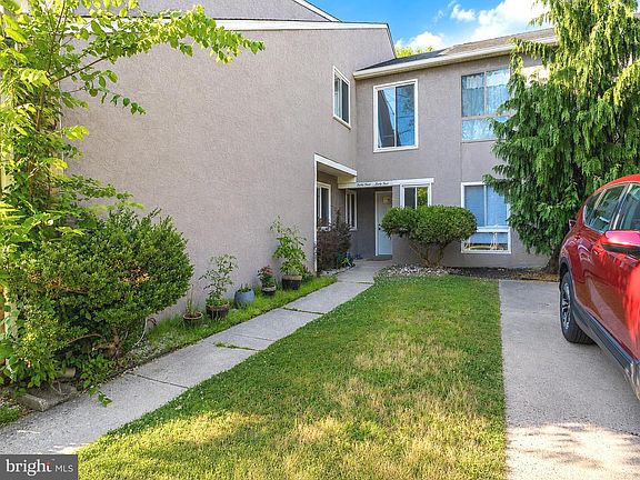 2nd image of 43 Buttonwood Rd