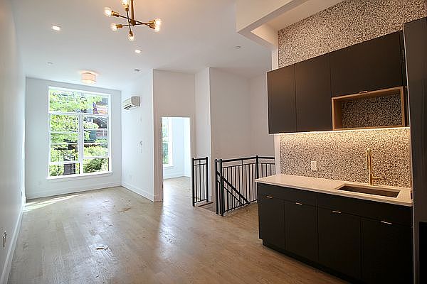 1st image of 425 Gates Ave #1A