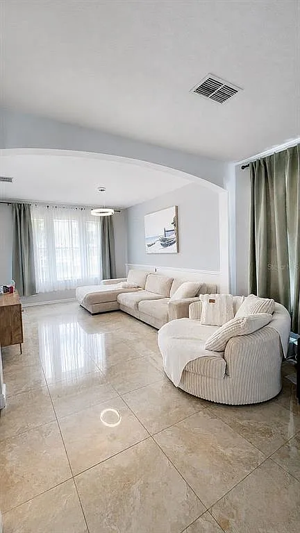 4 bed, 2.5 bath, 2944 sqft, $2,875 — Photo 2