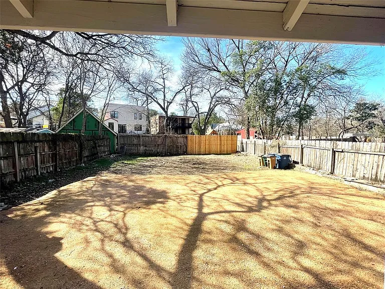 807 E Riverside Dr #B — Photo 28