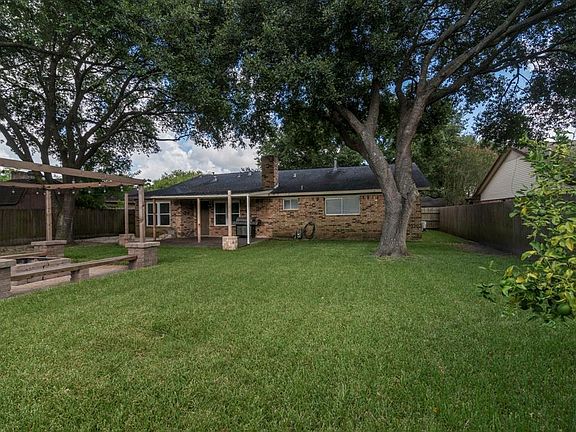 2nd image of 1816 Meadow Creek Dr