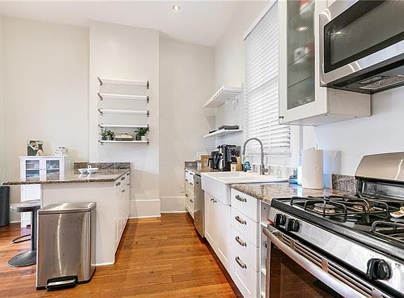 5th image of 1011 Toledano St