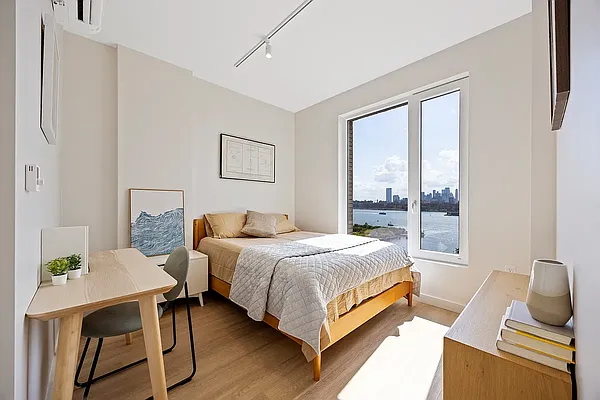 Rented by Quay Plaza LLC | media 33