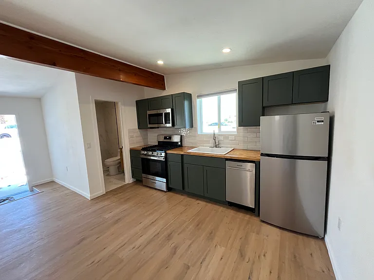 5333 Daisy Ave #B — Photo 6