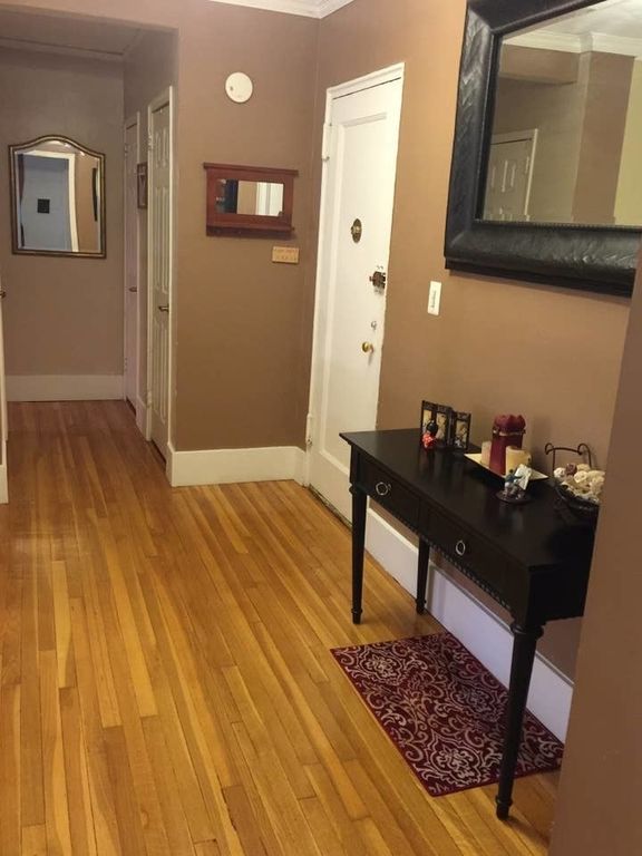 2 Bed 1 Bath Property, New York • 885 Sq Ft