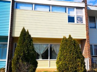1241 Magnolia Ln, Herndon, VA 20170
