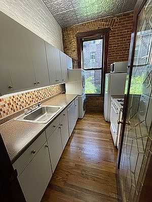 5th image of 173 W 88th St APT 1