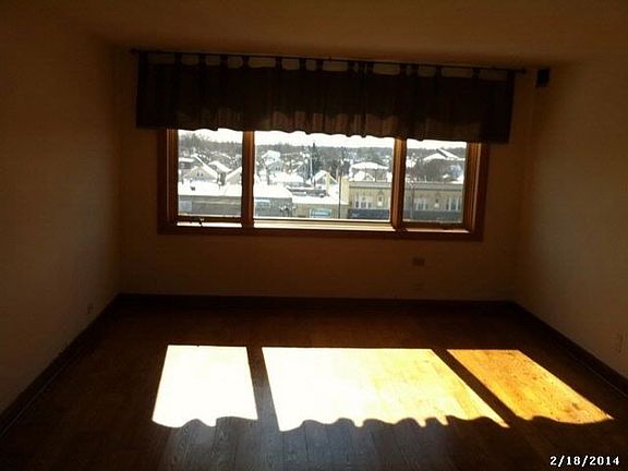 4th image of 5915 W Gunnison St APT 5A