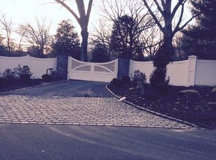 24 Locust Ln, Northport, NY