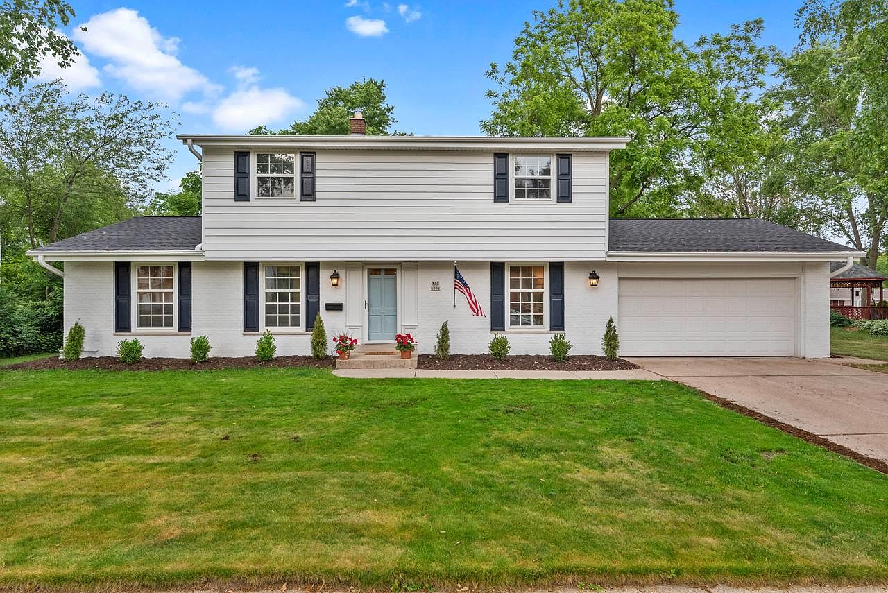 W60N996 Glenwood DRIVE, Cedarburg, WI 53012 | MLS #1837302 | Zillow