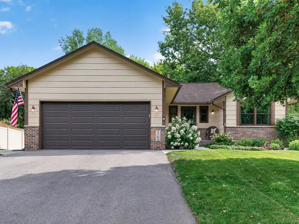 1566 Lamotte Cir, Lino Lakes, MN 55038