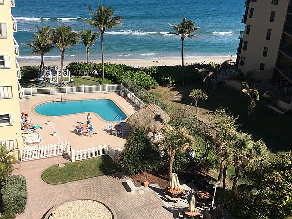 Balcony view pool & ocean