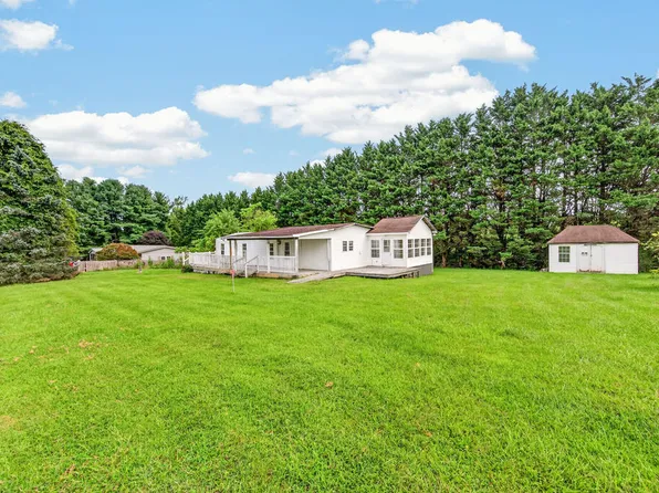 115 Cross Ridge Ln, Galax, VA 24333