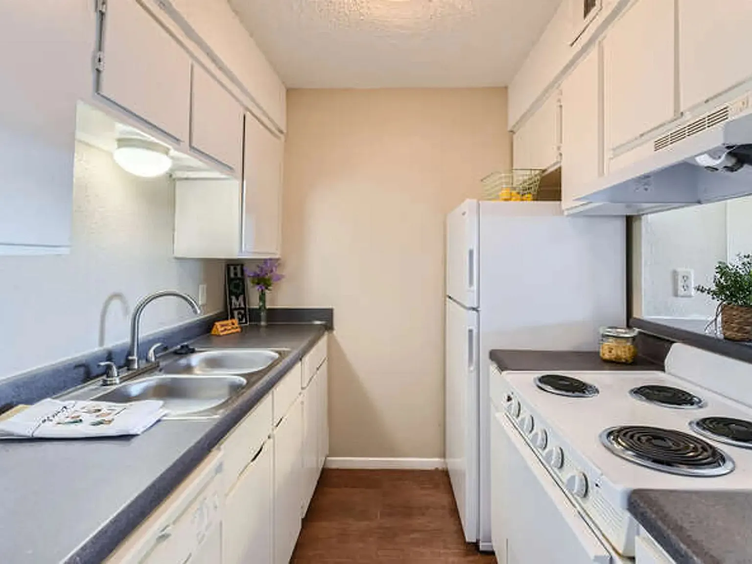 Hillside Place — Photo 3