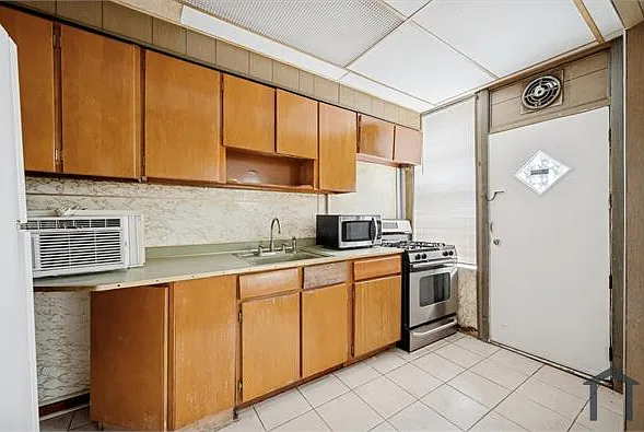 5553 Matthews St — Photo 9