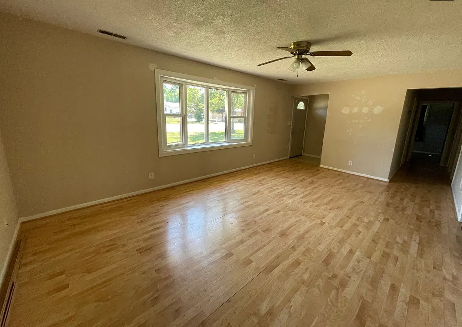3BR Home Close to Campus with Washer/Dryer Provided, Back Deck, & Attached 1-Car Garage - No Appl... — Photo 2