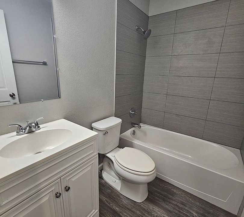 2nd image of 2751 W 72nd St APT 8