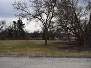 325 Sharon Dr, Dundee, IL 60118