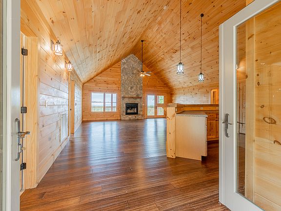 5th image of 3388 Saunders Rd