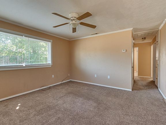5th image of 404 NW Glendale Dr