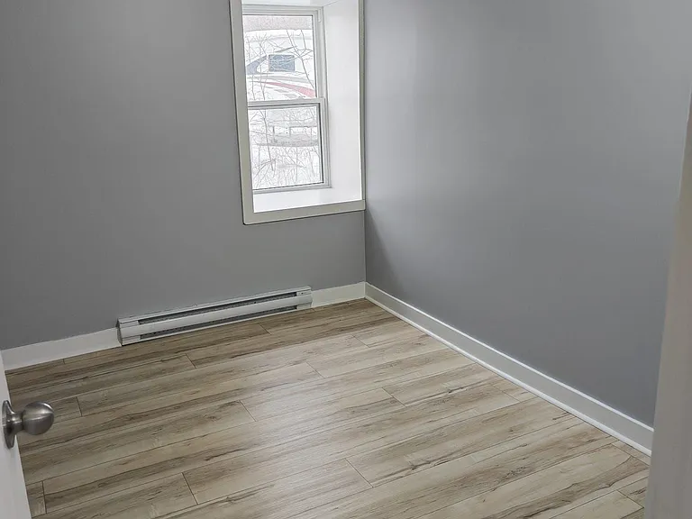 17 Main St W #2 — Photo 9