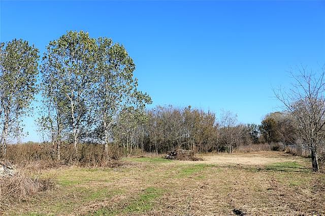 2nd image of 512 Bois D Arc Rd
