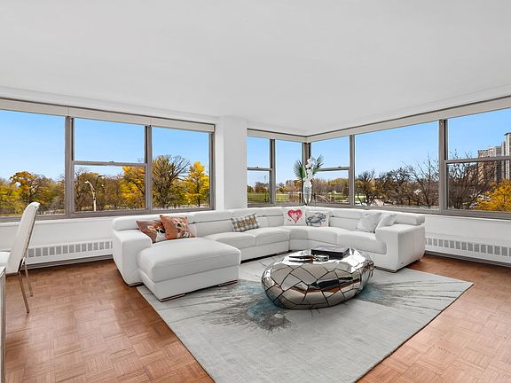 2nd image of 3900 N Lake Shore Dr APT 4A