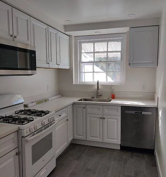 750 N Saint Andrews Pl #201 — Photo 7