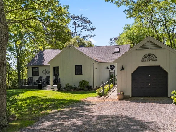 7 Ploughshare Ln, Oak Bluffs, MA 02557