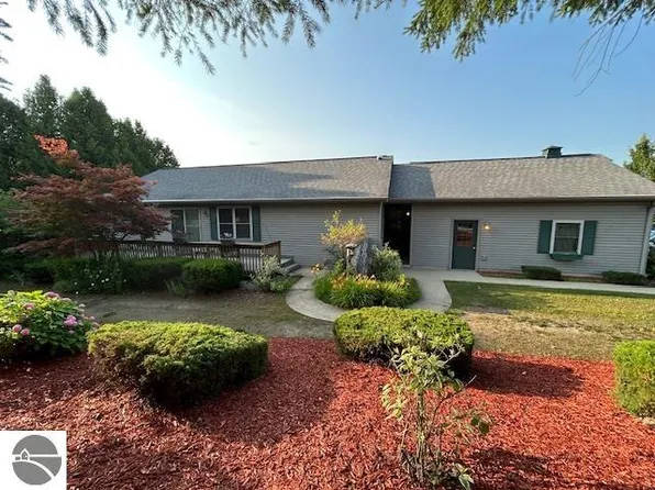3834 Creekside Dr, Traverse City, MI 49684