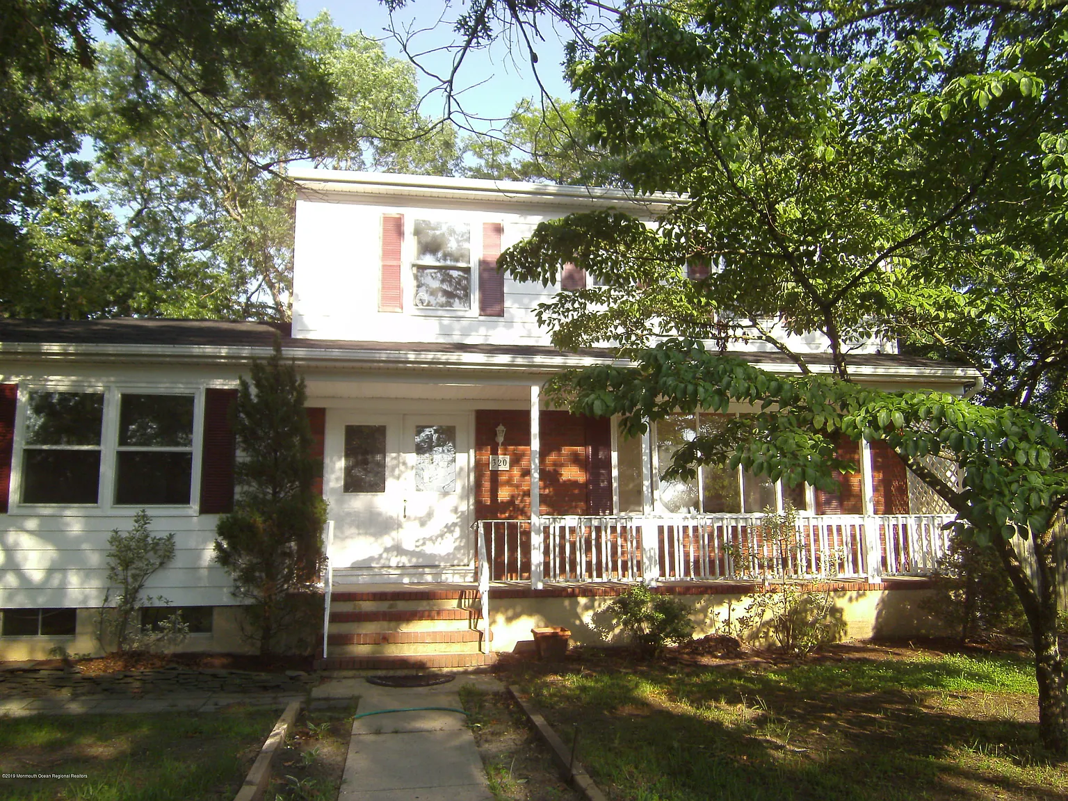 320 Lakeside Dr N photo 1