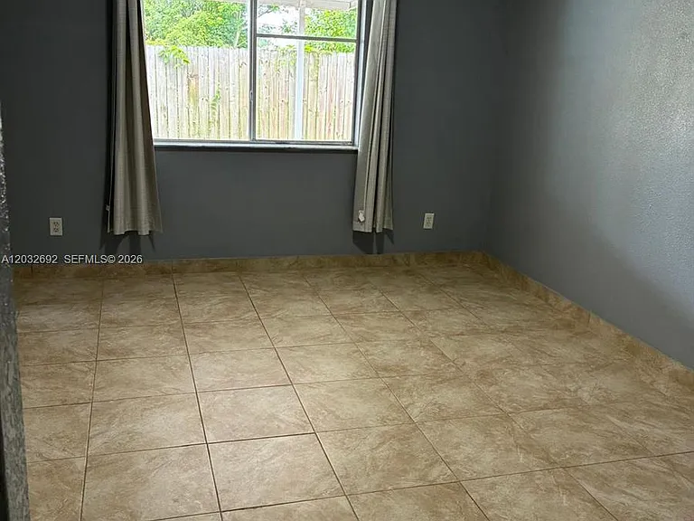 55 SW 14th Ter #55 — Photo 9