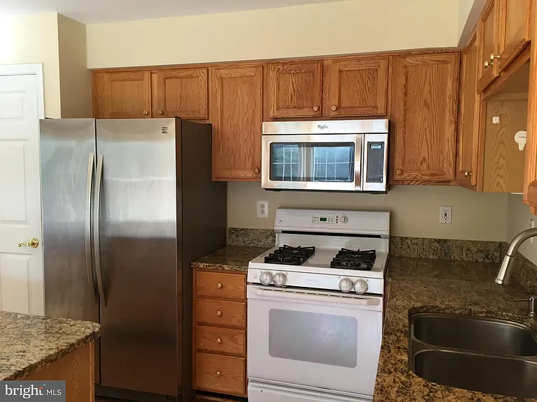 10421 Heathside Way — Photo 10