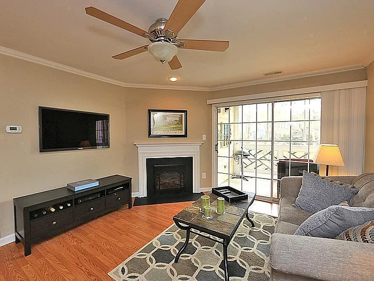 1010 Kingswood Dr #J — Photo 3