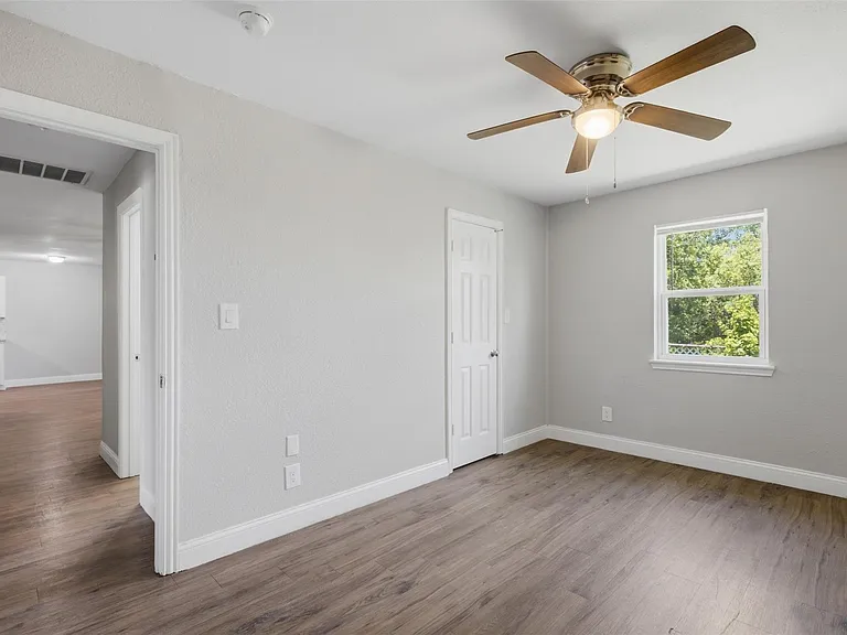 313 N Church St — Photo 16